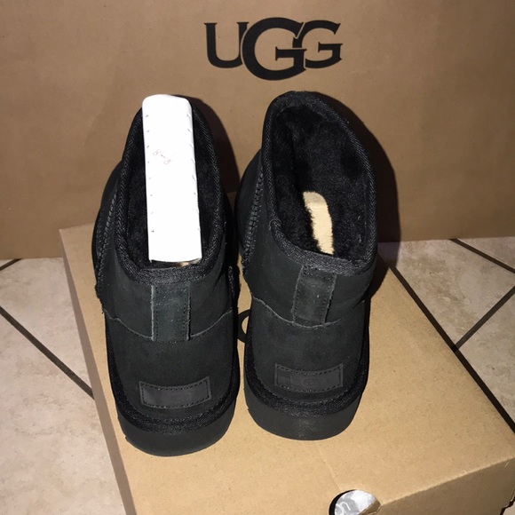 Women’s UGG CLASSIC MINI II BOOTS BLACK - Picture 6 of 13